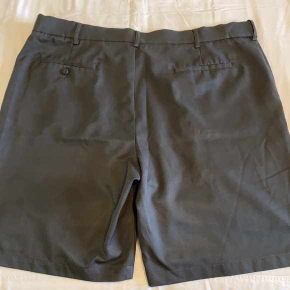 PGA Tour Men’s Golf Shorts - Size 42 - Picture 3 of 9